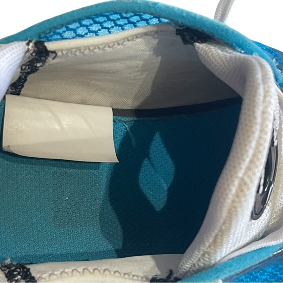 Nike Air Max 2090 Boys Size 4 Youth Sneakers - Picture 4 of 11